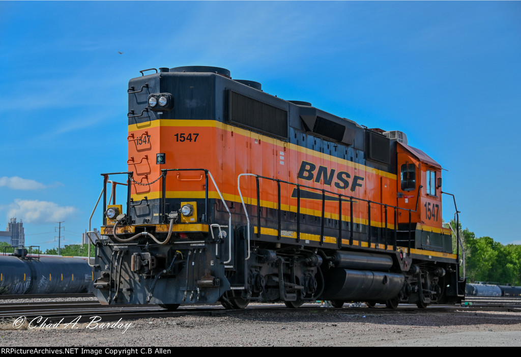 LOW PROFILE- BNSF 1547 LONG HOOD